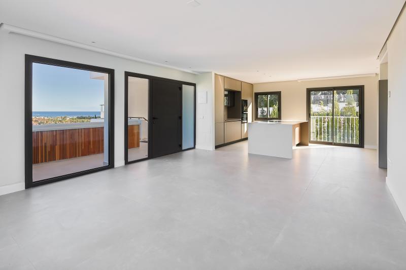 Incroyable, magnifiquement rénové deux chambres à coucher penthouse dans la communauté fermée de Jardines de Andalucía, Nueva Andalucia