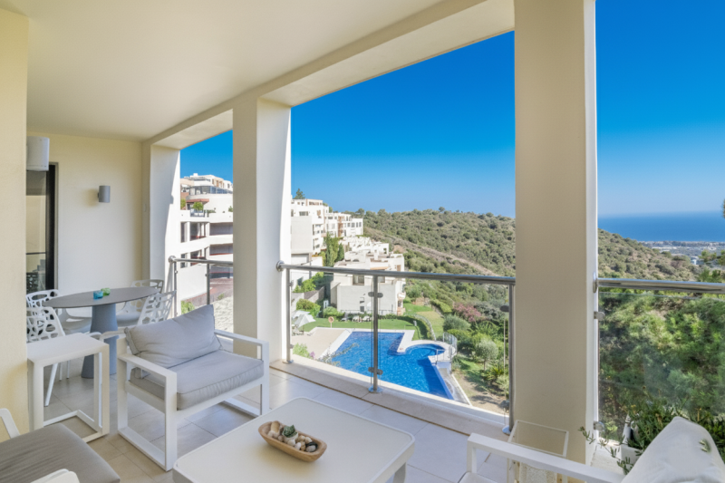 Élégant et moderne, appartement de deux chambres dans l'exclusif Samara Resort à Marbella avec vue panoramique sur la mer