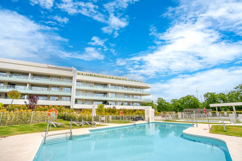 Stijlvol, drie slaapkamer appartement gelegen in een nieuw gebouwde gated community van San Pedro playa