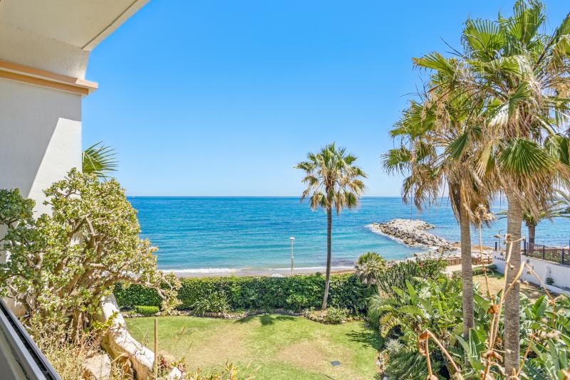 Exclusive Two-Bedroom South-Facing Apartment with Sea Views in La Herradura, Marbella