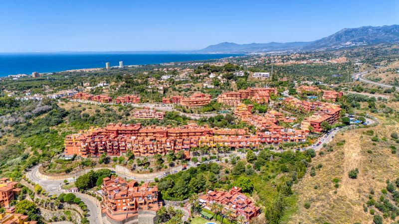 Beautifully renovated, south west facing, two bedroom apartment located in the residential area of Reserva de Marbella