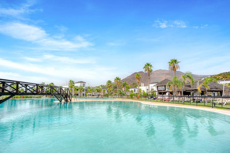 Stylish south-facing three bedroom apartment with spectacular sea views, located in the prestigious Mirador de Estepona Hills