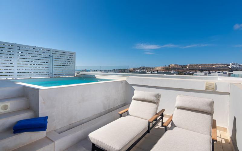Inmaculada casa adosada de cuatro dormitorios situada en una exclusiva comunidad en La Cala de Mijas