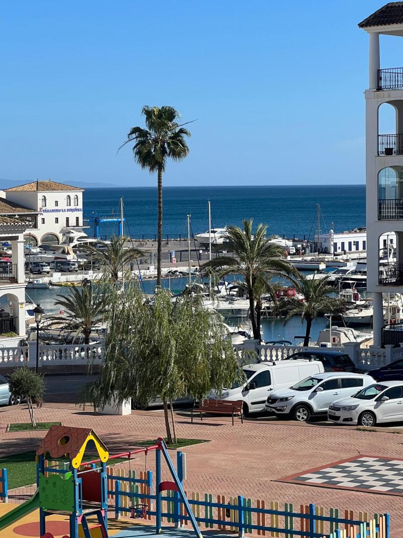 Radhus till salu i Puerto La Duquesa, Manilva