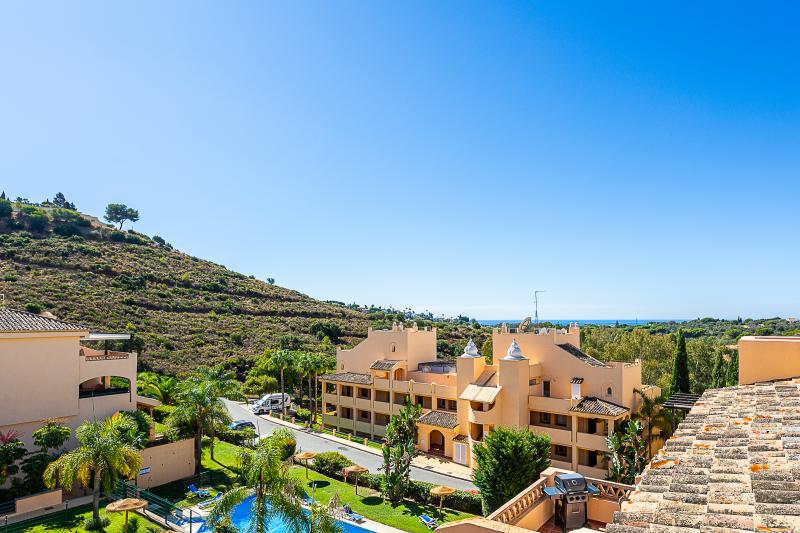 Luxueux Penthouse Entièrement Rénové à Santa María Village, Elviria Valeur Exceptionnelle : Récemment réduit de 745 000 € !