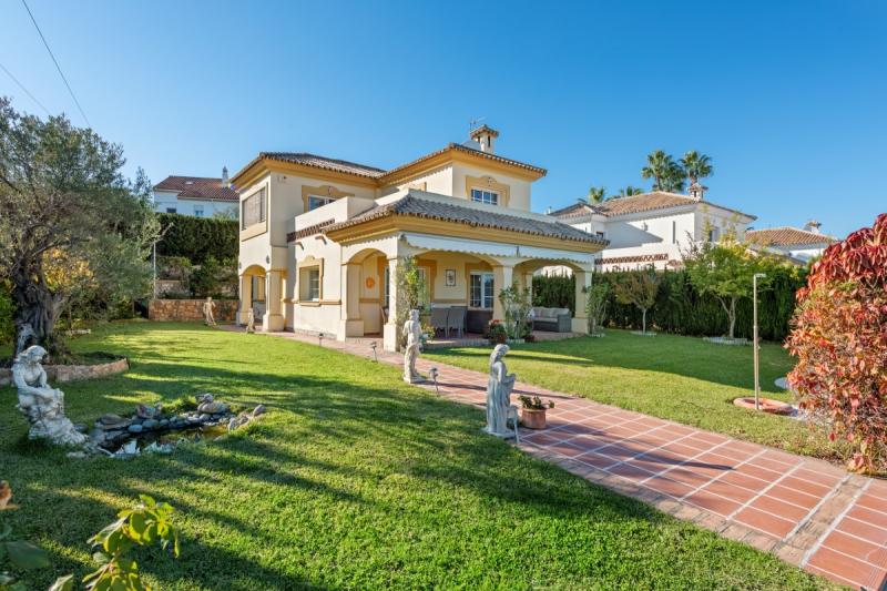 Villa en venta en Monte Biarritz, Estepona