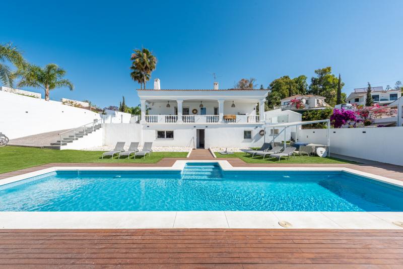 Villa en venta en El Rosario, Marbella