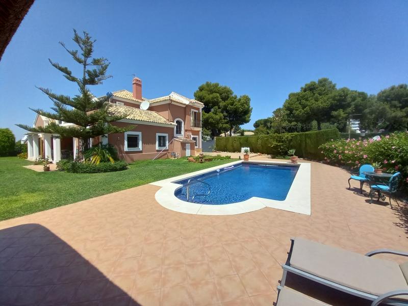 Villa til salg i El Paraiso, Estepona