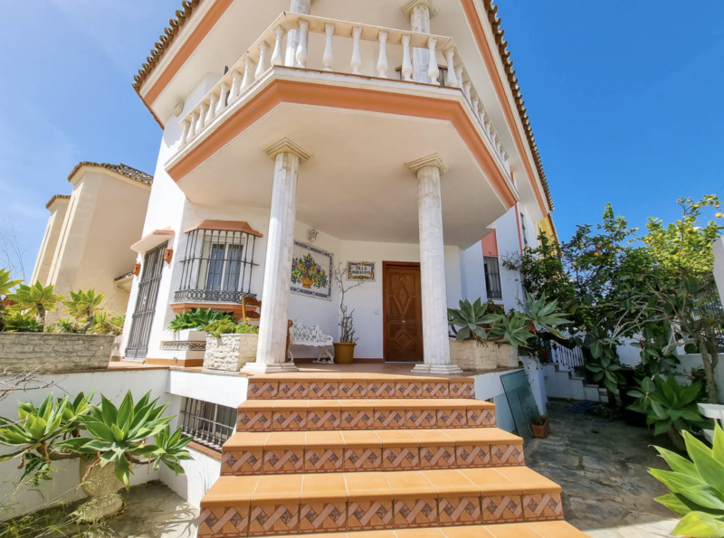 Villa adosada de 5 dormitorios en San Pedro de Alcántara, Marbella