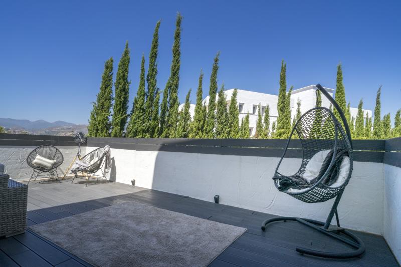Appartement Entièrement Rénové en Rez-de-Chaussée Surélevé avec Grande Terrasse – Golden Banus, Nueva Andalucía