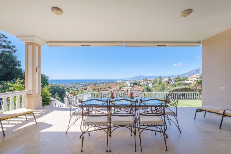 Andalusian Villa with unobstructed sea views and separate apartment - El Rosario Marbella