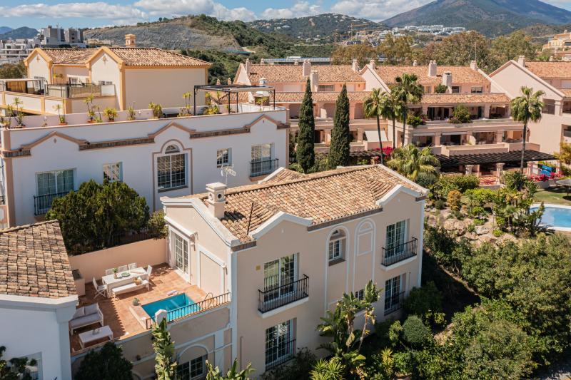 Half Vrijstaande woning te koop in Aldea Dorada, Nueva Andalucia