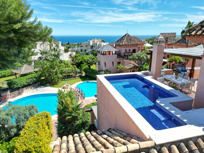 Luxe herenhuis in Cascada de Camojan, Marbella