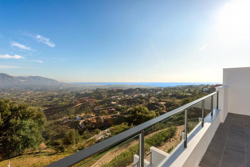 Half Vrijstaande woning te koop in La Mairena, Marbella Oost
