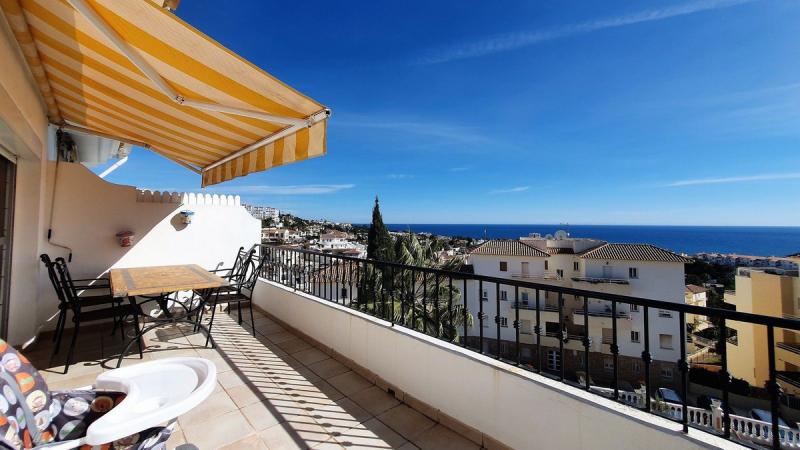 Ático de 3 Habitaciones con Vistas al Mar en Riviera del Sol, Ideal para Familias y Vacaciones