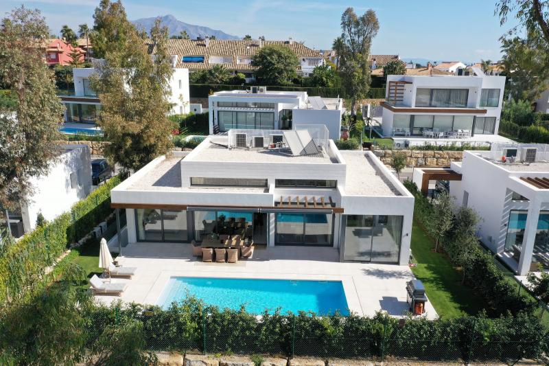 Hus i byn till salu i Estepona
