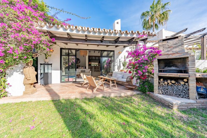 Charming & Artistic 4-Bedroom Villa in Atalaya