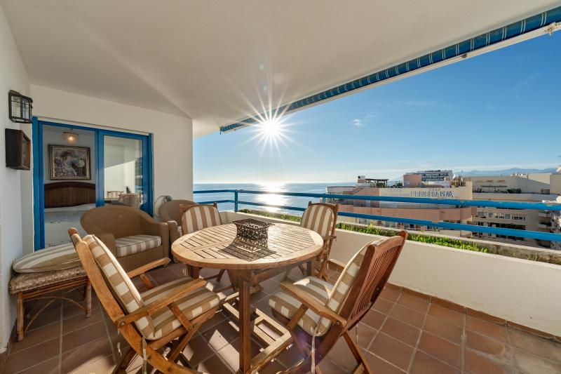 Impresionante apartamento en primera línea de playa en Marbella