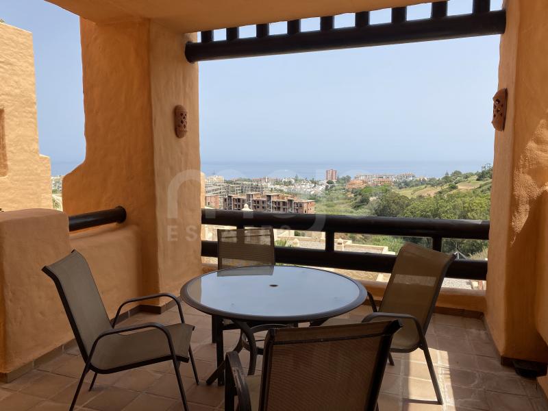 Two bedroom apartment with sea views in Coto Real