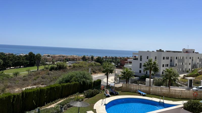 Stunning three bedroom apartment with sea views in Doña Julia, Casares