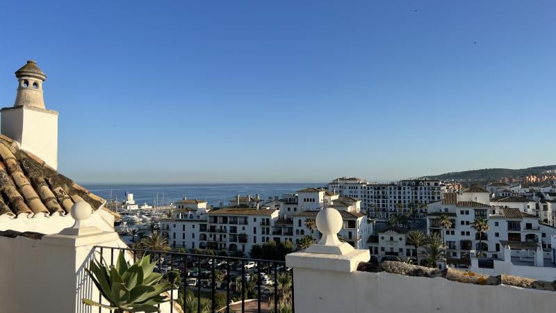 Stunning 3 bed penthouse in beachfront urbanistaion with panoramic sea views