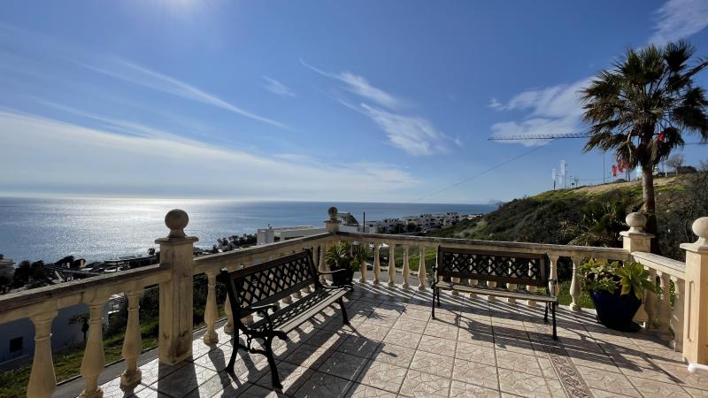 Three bed villa with stunning sea views in Estepona