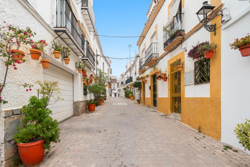 Casa de Pueblo Totalmente Reformada en el Corazón del Casco Histórico de Estepona