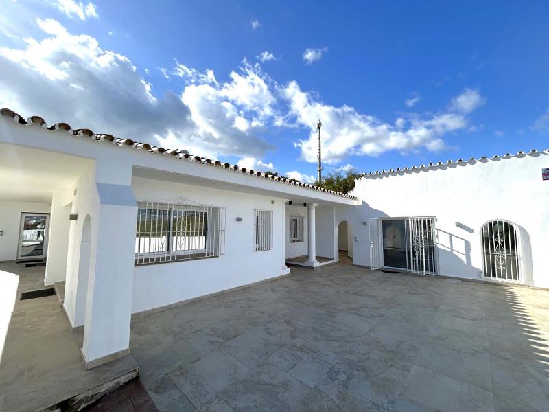 Villa te koop in El Faro de Calaburras, Mijas Costa