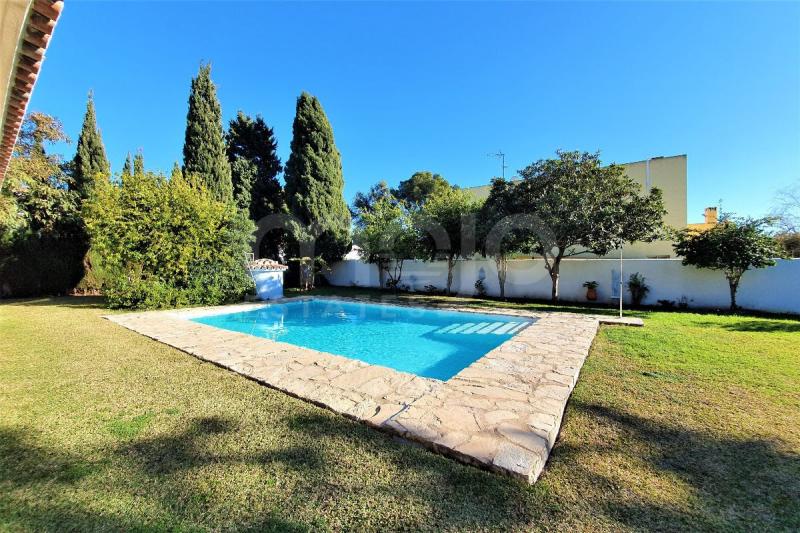 Villa till salu i Atalaya, Estepona