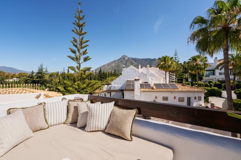 Semidetached Villa with Mountain Views, Marbella Golden Mile