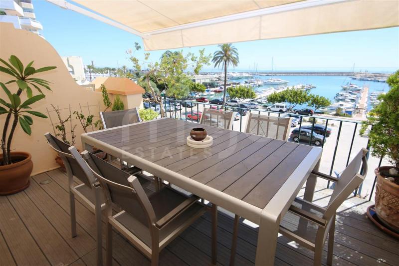 Byhus til salg i Estepona Puerto