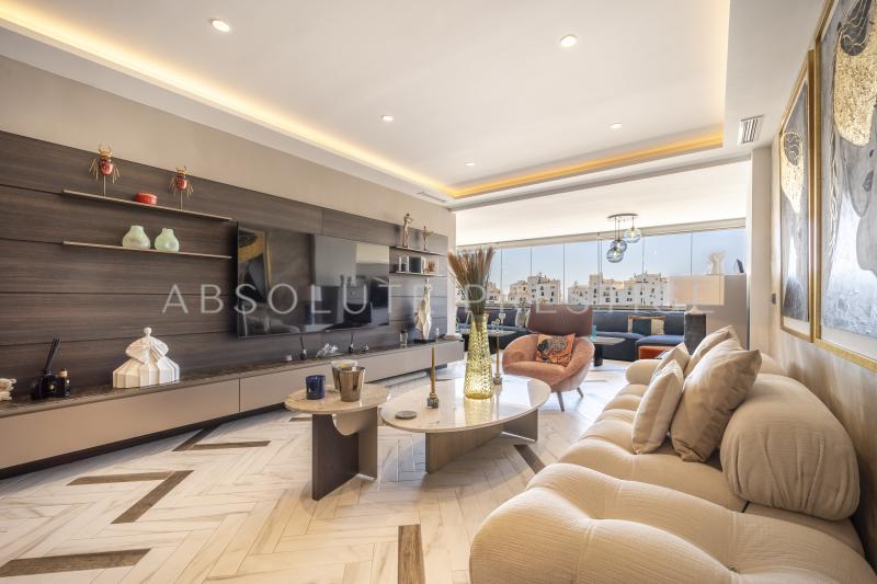 ELEGANT DESIGNER APARTMENT IN THE HEART OF PUERTO BANÚS