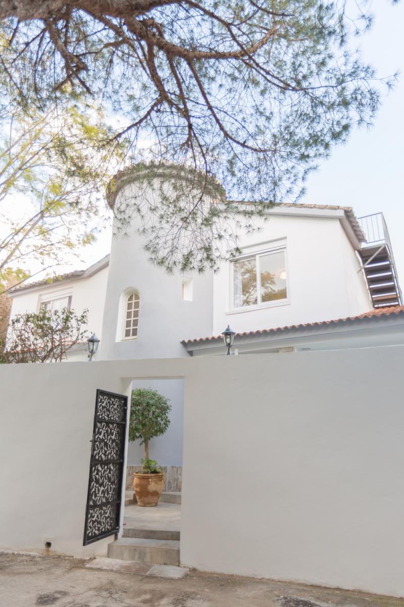 En fyr og havet trak sig tilbage i Las Chapas, Marbella