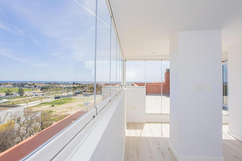 Gerenoveerd appartement met terras en uitzicht, op enkele minuten van het strand in San Pedro.