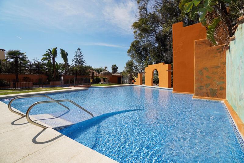 Fully Renovated 2-Bedroom Apartment Just 150m from the Beach – With Access to 4-Star Hotel Facilities