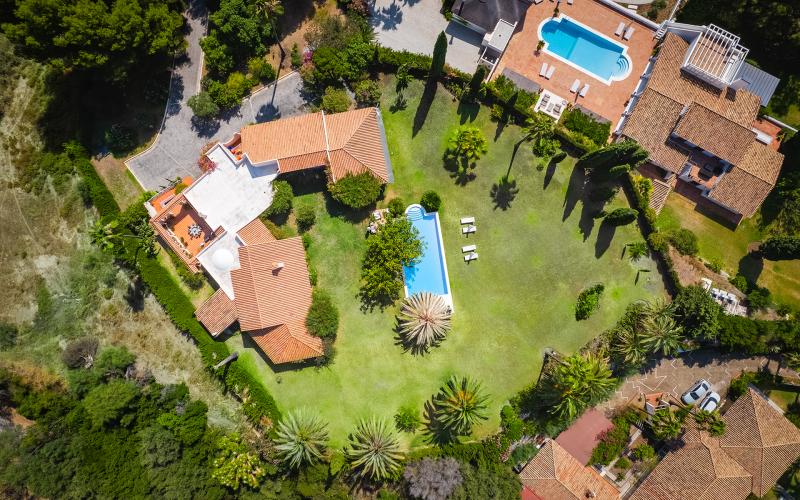 Élégante villa andalouse avec vue sur la mer et potentiel d'expansion à Fuente del Espanto