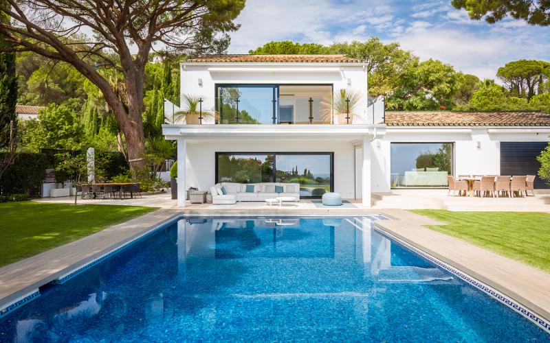 Elegant, Fully Renovated Villa with Guest House and Panoramic Views in El Madroñal