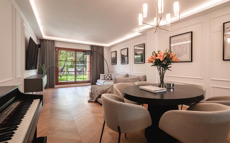 Apartamento totalmente reformado con jardín en Gazules del Sol, un complejo cerrado cerca de todos los servicios en Benahavís