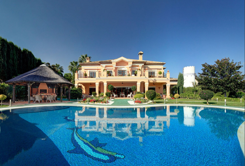 Stunning, wonderful and very private mansion with sea views, within easy walking distance of Puerto Banús.