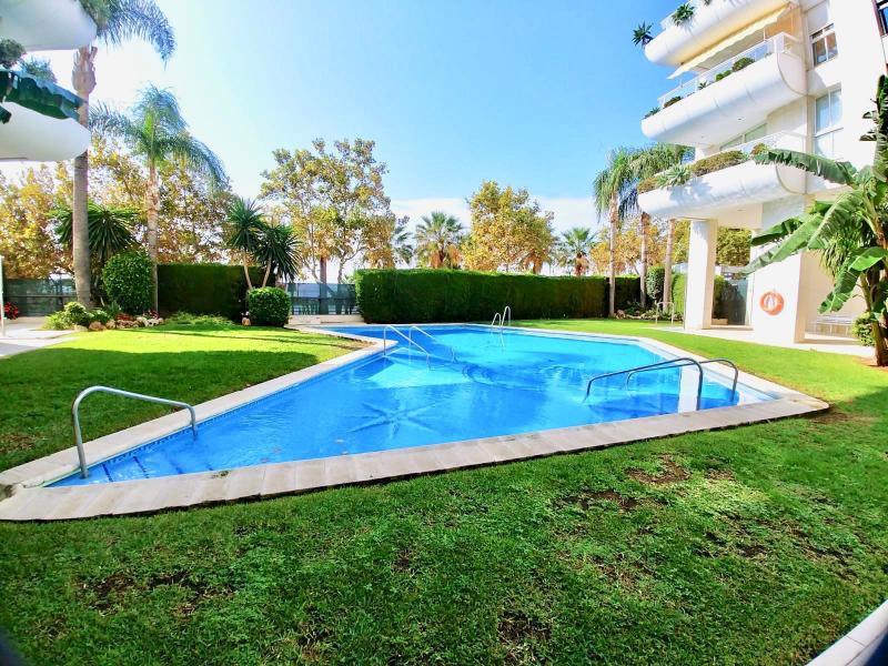 Apartment for sale in Playa Bajadilla - Puertos, Marbella