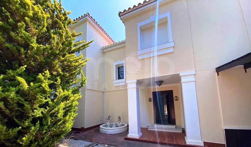 Villa à vendre dans Guadalobon, Estepona