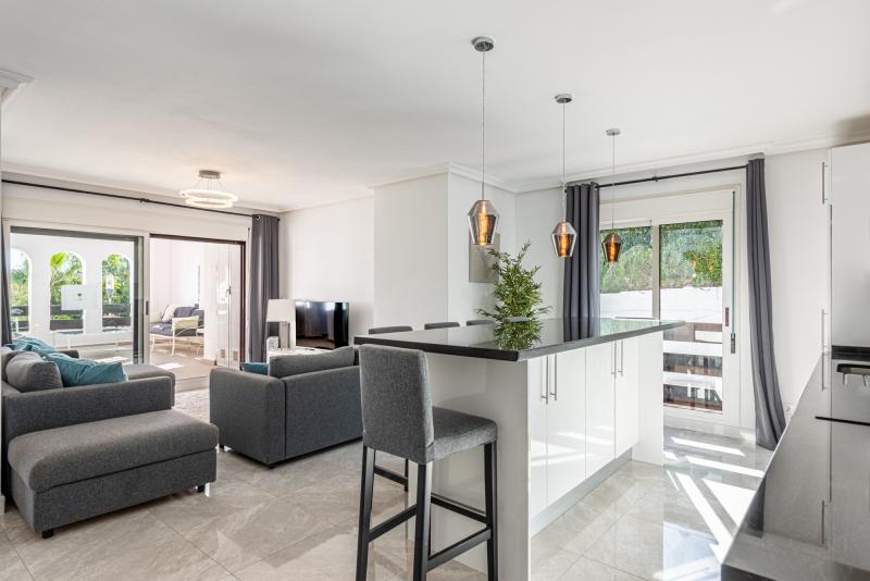 Stunning 3-Bedroom Corner Apartment in La Maestranza, Nueva Andalucía