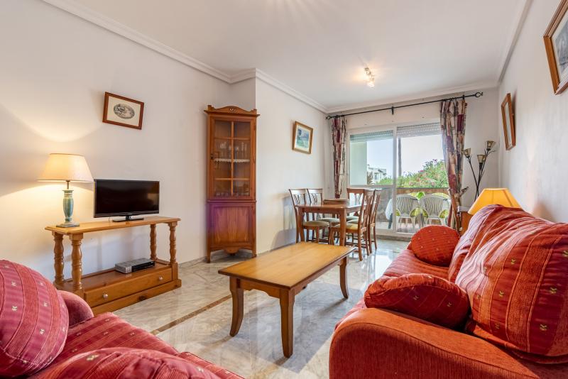 2-BEDROOM APARTMENT IN LORCRIMAR 3, NUEVA ANDALUCÍA – WALKING DISTANCE TO PUERTO BANÚS