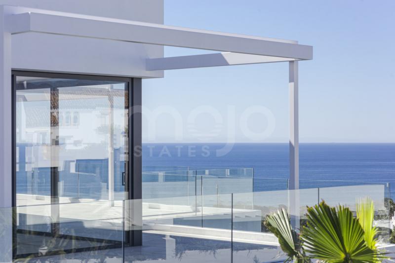 Villa til salg i Cabopino, Marbella Este