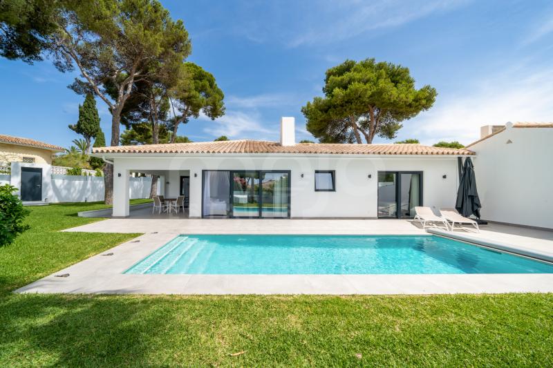 Villa til salg i Los Monteros, Marbella Este