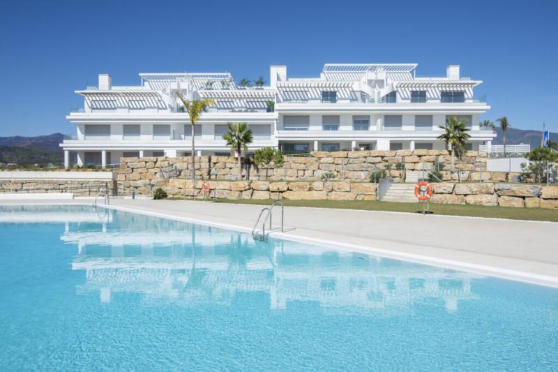 ATTRACTIVE BRAND NEW 3-BEDROOM CONTEMPORARY APARTMENT EAST OF ESTEPONA