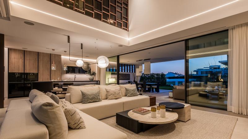 Semi-fritliggende villa til salg i Vilas 12, Marbella Golden Mile