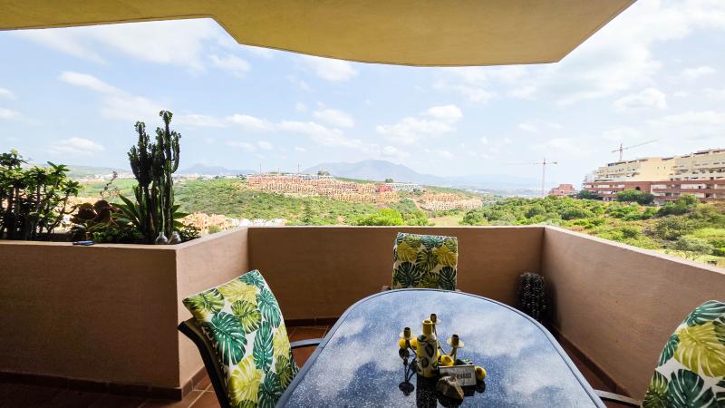 Ground Floor Apartment with Panoramic Views and Two Terraces in La Duquesa