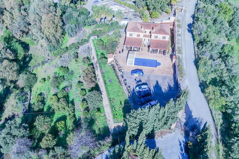 Sea-View Villa with Large Plots & Endless Potential – La Pantoja, Estepona Hills