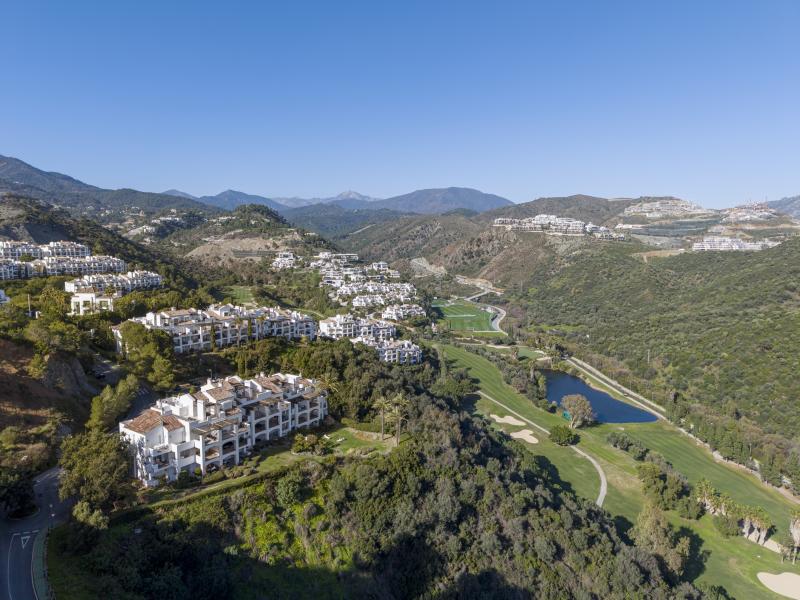 Duplex Penthouse in Altos De La Quinta
